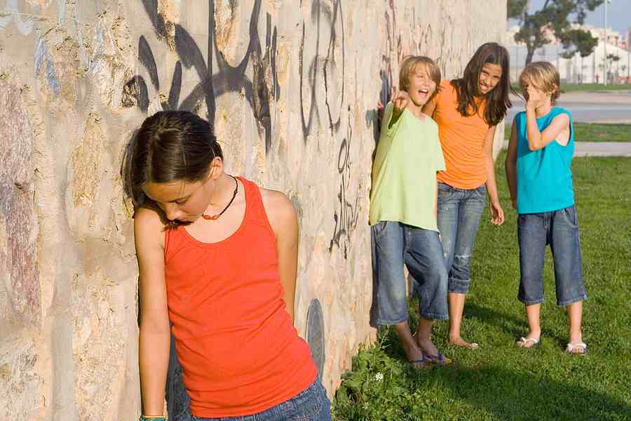 Bagaiamana kita tahu kalau anak kita mengalami bullying? (foto: thefearlessheart.com)