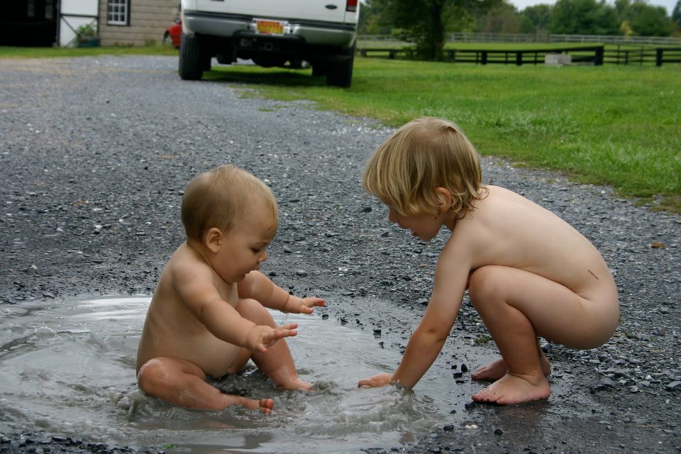 Anak-anak punya cara menyikapi hidup. Kalau Kamu? (foto: rishikajain.com)